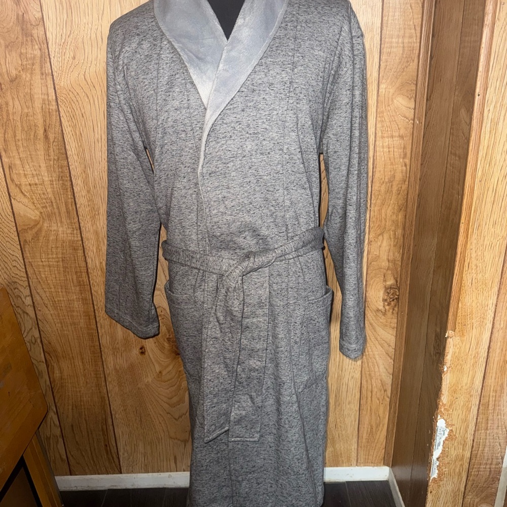 UGG men’s Gray Robe